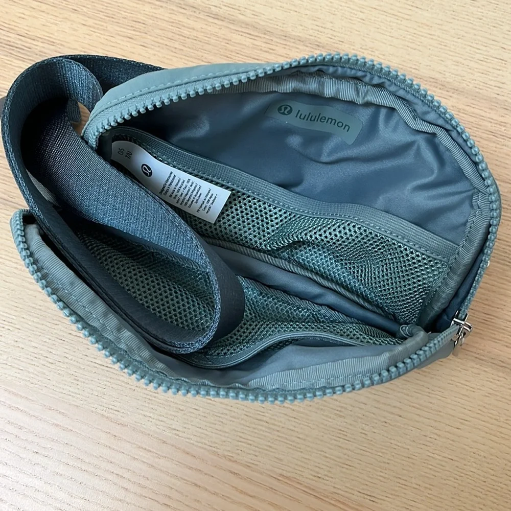 lululemon athletica Everywhere Belt Bag - Picture 3 of 10